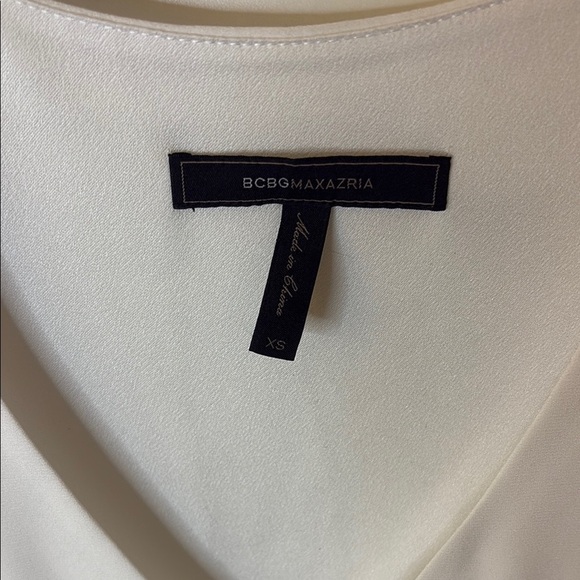 BCBGMaxAzria Cream V-Neck Top - Picture 2 of 7